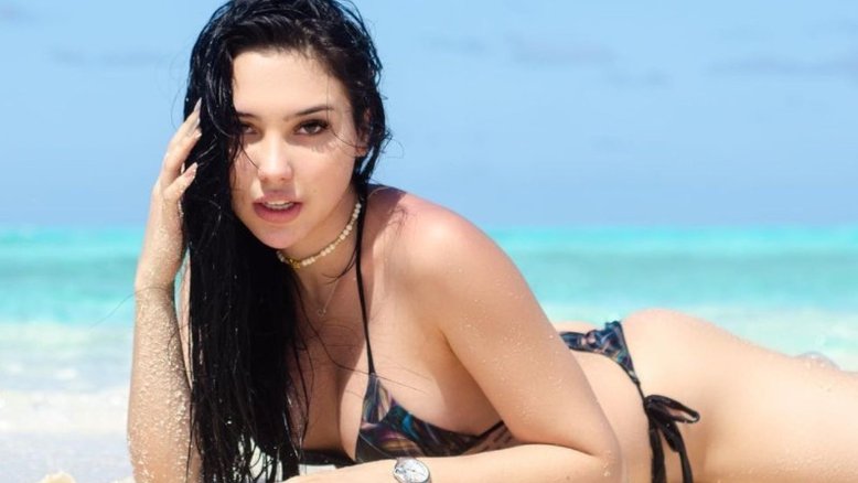 Vídeo: Blogueira é acusada de distrair guarda para mãe escapar da prisão