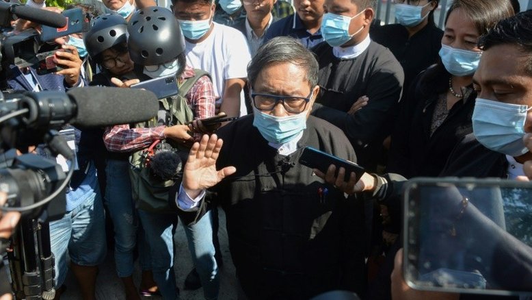 Junta miliar de Mianmar proíbe advogado de Aung San Suu Kyi de falar com a imprensa