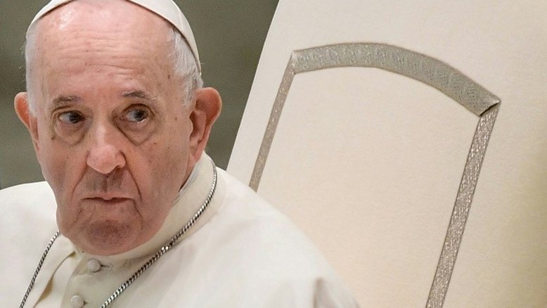 Mundo precisa de 'mais vacinas e menos fuzis', diz Papa