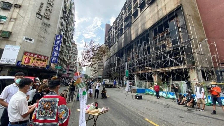 Angústia e irritação em Taiwan após incêndio que matou 46 pessoas