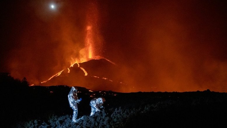 Cinzas vulcânicas causam suspensão de voos em ilha espanhola