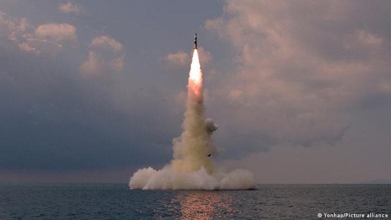Coreia do Norte confirma teste de míssil lançado por submarino