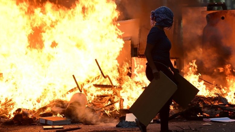 Manifestações em massa no Chile terminam em incidentes violentos