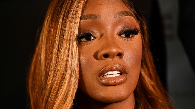 Vítima de R. Kelly diz que condenação do cantor lhe 'tirou um peso'