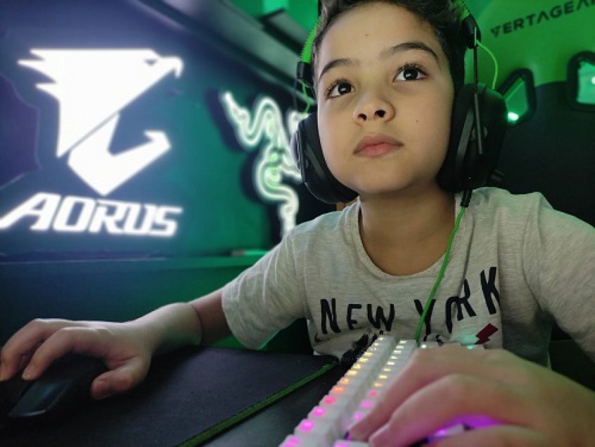 Menino de 8 anos vai receber US$ 33.000 pra jogar Fortnite profissionalmente