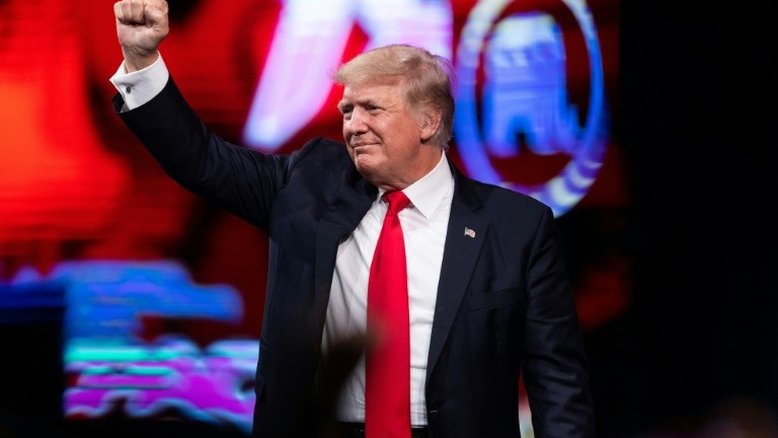 Trump anuncia planos para lançar nova rede social, a 'TRUTH Social'