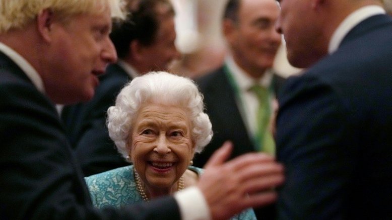 Elizabeth II aceita conselho dos médicos para descansar