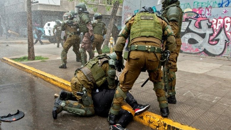 Presidente do Chile decreta militarização em região de conflito com indígenas