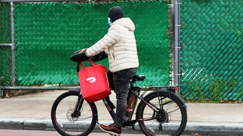 Aplicativos de entregas de comida se tornam alvos nos EUA