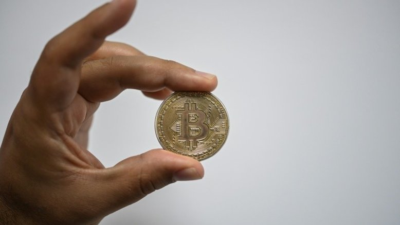El Salvador inicia testes para minerar bitcoin com energia de vulcões