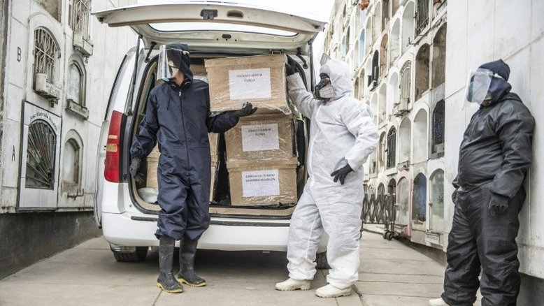 Peru supera 200 mil mortos por Covid