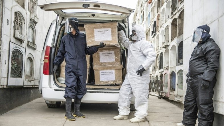 Peru supera 200 mil mortos por Covid