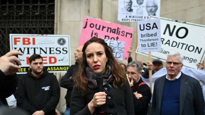 EUA põe em dúvida risco de suicídio de Assange para conseguir sua extradição