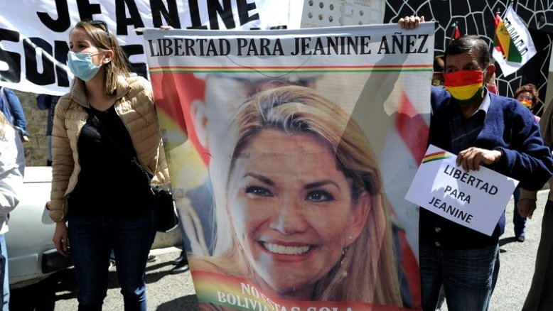 Ex-presidente boliviana presa destaca papel de mulheres afegãs e opositor russo