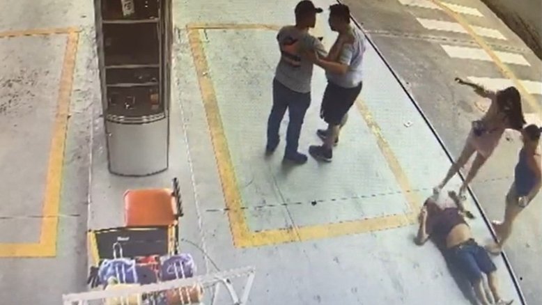 Vídeo: Casal agride motorista de aplicativo de 68 anos