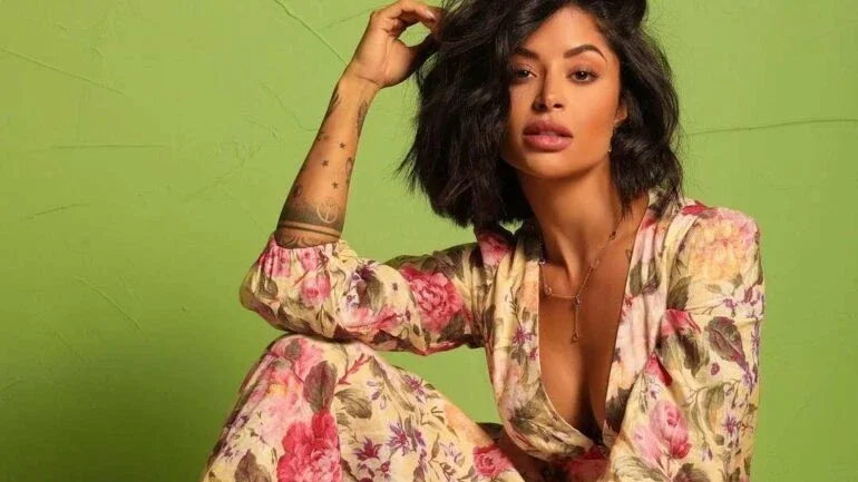 Aline Riscado muda nome e visual: 