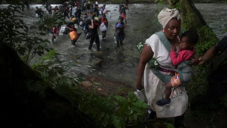 Mais de 19 mil crianças cruzaram a selva entre Colômbia e Panamá rumo aos EUA este ano