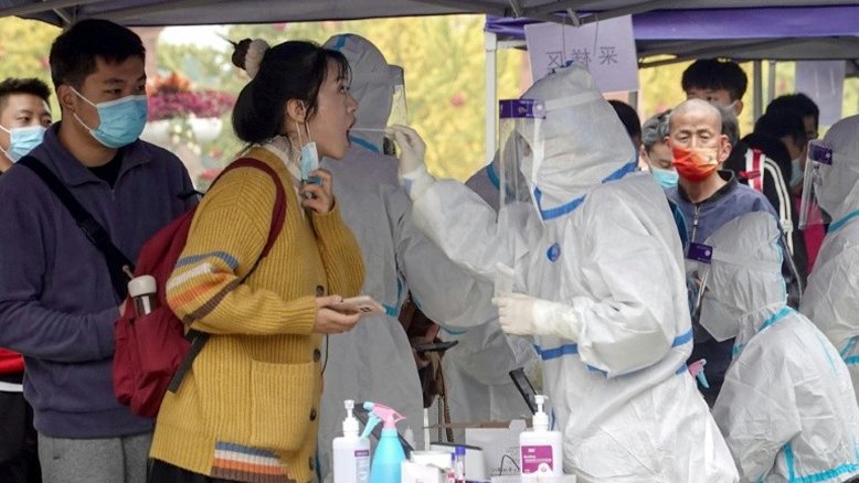 Voos cancelados e escolas fechadas por foco de covid na China