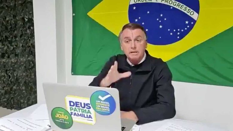 Bolsonaro e humorista André Marinho batem boca após pergunta sobre 'rachadinha'