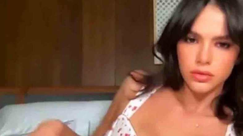 Bruna Marquezine encanta seguidores ao aparecer de lingerie