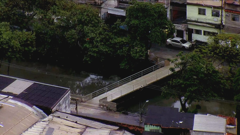 RJ: Traficantes erguem ponte entre favelas para evitar vigilância policial