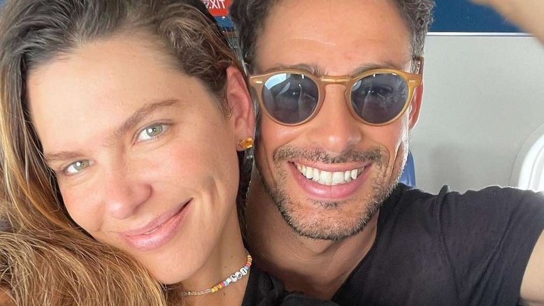 Cauã Reymond e Mariana Goldfarb mostram fotos de férias nas Ilhas Maldivas