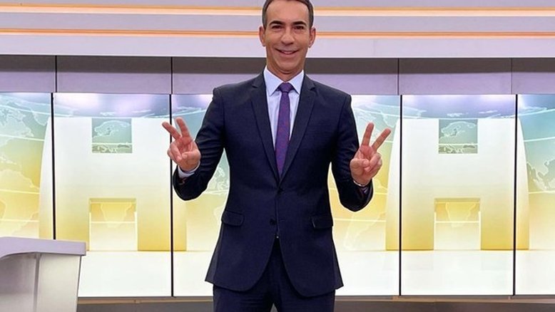 César Tralli vira meme na internet após cometer gafe ao vivo no "Jornal Hoje"