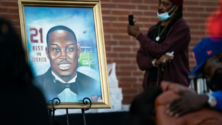 Três americanos brancos vão a julgamento pela morte de corredor negro