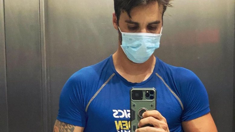 Ivete Sangalo se derrete em foto do marido a caminho da academia: 'Ô lá em casa'