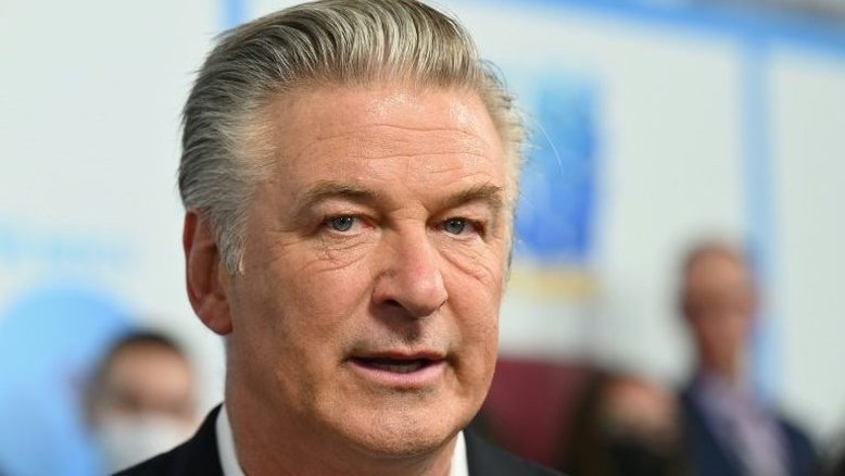 Amigos afirmam que Alec Baldwin deve abandonar carreira artística após acidente com arma