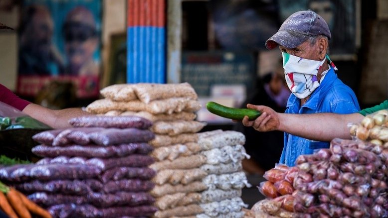 Cubanos se ressentem de inflação de 6.900% no mercado informal de moedas