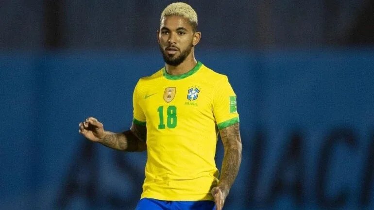 Douglas Luiz rebate críticas de Neto sobre sua convocação: 