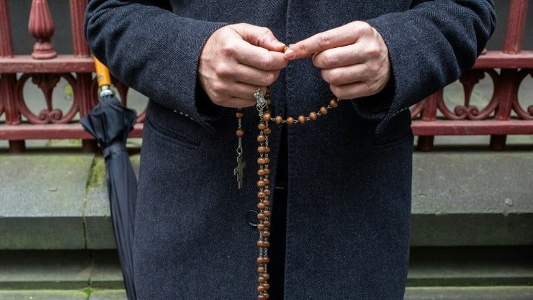 Fundador de igreja evangélica australiana nega ter acobertado abusos a menores