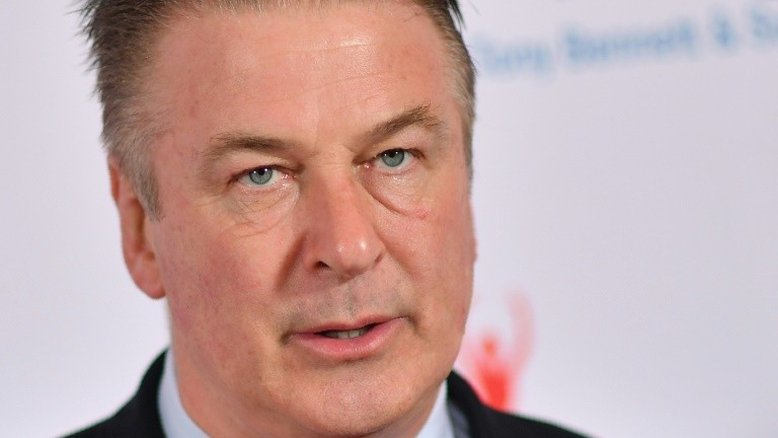 Ator Alec Baldwin disparou arma que matou mulher em set de filmagem