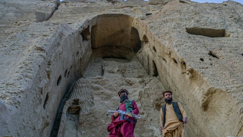 Talibãs vigiam sítio onde ficavam budas de Bamiyan no Afeganistão
