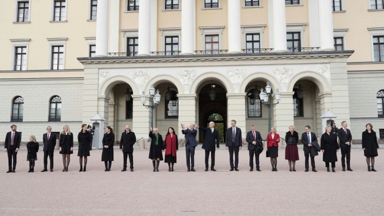 Novo governo da Noruega tem sobreviventes do massacre de Utøya e maioria de mulheres
