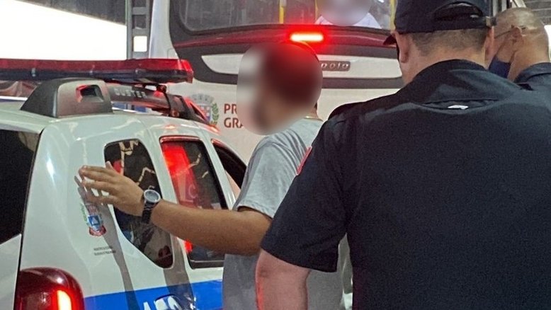 Preso por importunação sexual, homem diz que estava arrumando fralda