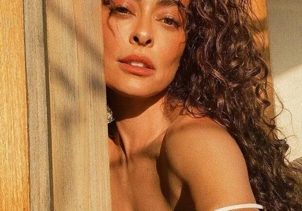 Juliana Paes posa linda em bastidores de novela: "A luz do pantanal"