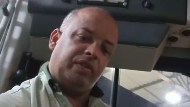 Motorista gay viraliza após responder preconceito com deboche: 'Tem artista comentando'