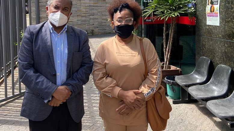 Mulher denuncia racismo de motorista de aplicativo: 'Falou que não carrega preto no carro'
