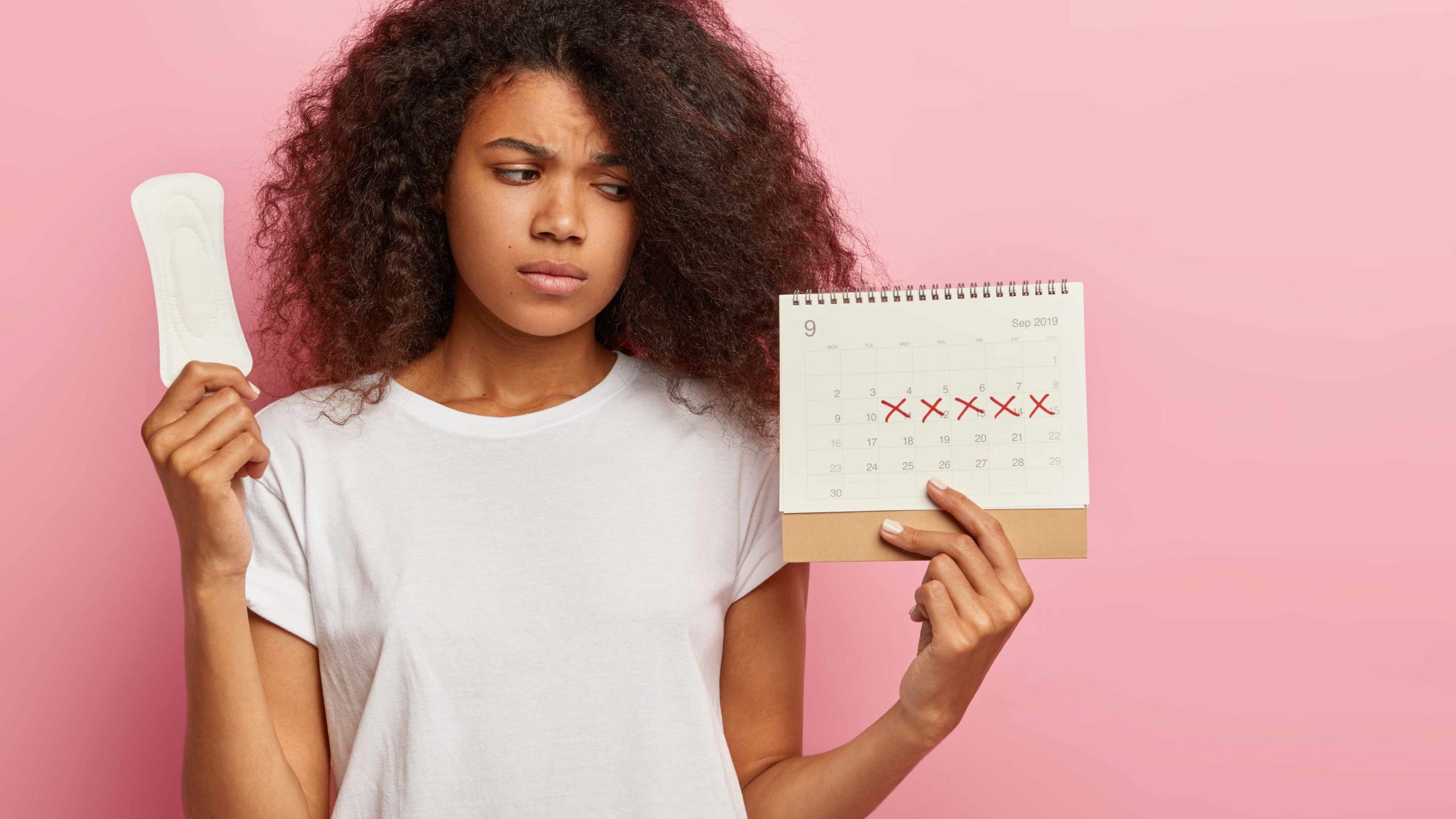 Menstruação: o que é, quando está atrasada e quais são as cores