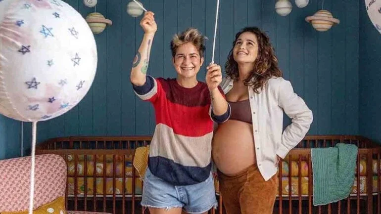 Nascem as filhas de Nanda Costa e Lan Lanh