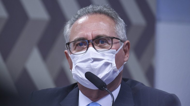 Renan diz que vai propor banimento de Bolsonaro das redes sociais