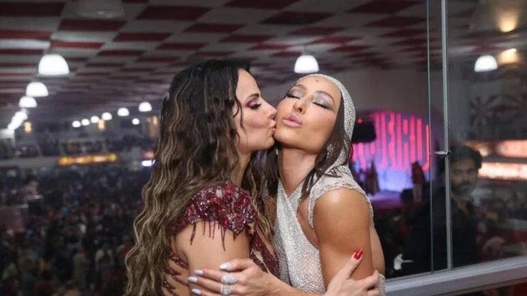 Sabrina Sato e Viviane Araújo mostram samba no pé em encontro na quadra do Salgueiro