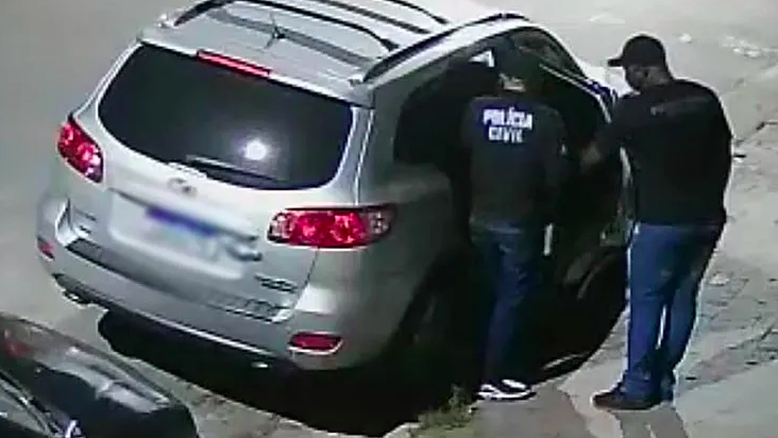 Homem é preso acusado de fingir ser policial junto a uma quadrilha em SP
