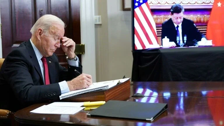 Biden e Xi trocam advertências sobre Taiwan durante reunião virtual