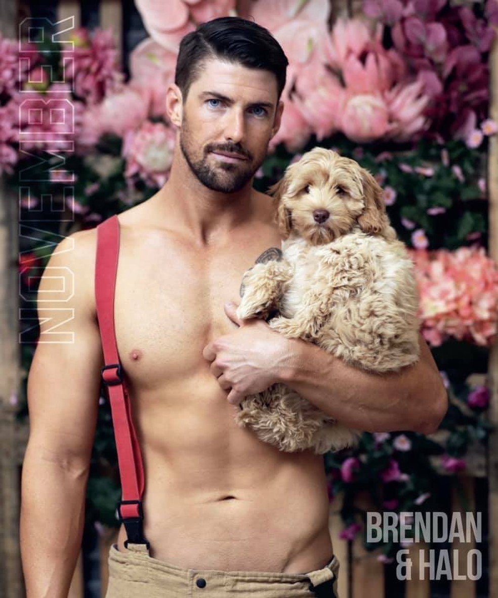 Bombeiros australianos posam sem camisa e com animais em novo calendário de 2022 8 Bombeiros australianos posam sem camisa e com animais em novo calendário de 2022