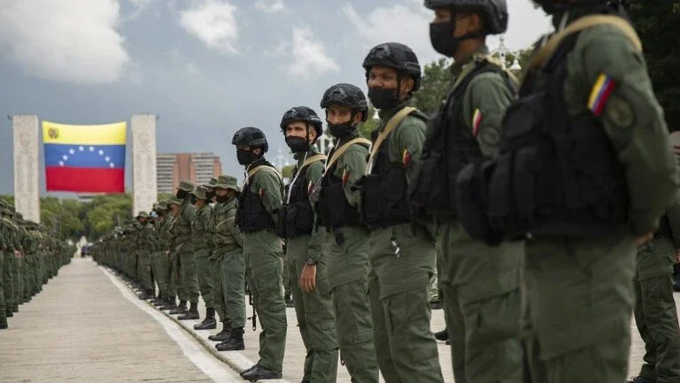 Mais de 350.000 militares e policiais irão vigiar as eleições na Venezuela