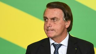 O teatro de Bolsonaro contra o STF