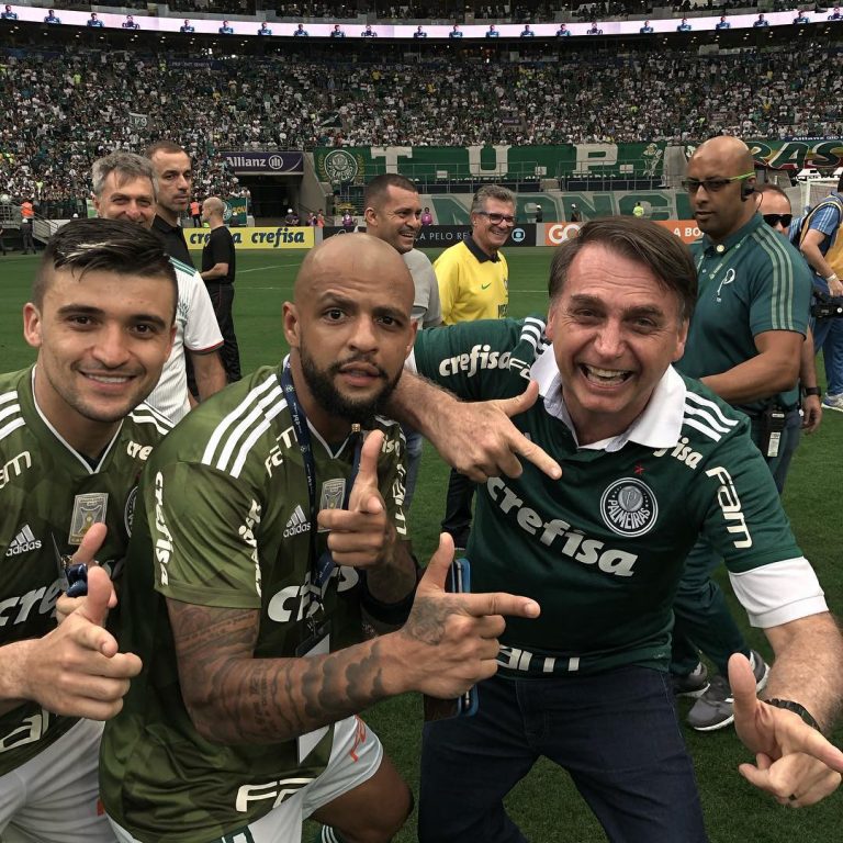 Bolsonaro revela para quem vai torcer na final da Libertadores: 'Somos todos Flamengo'